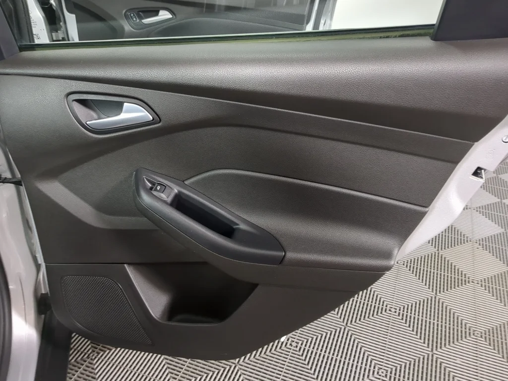 Used 2016 Gray Ford SE image 21