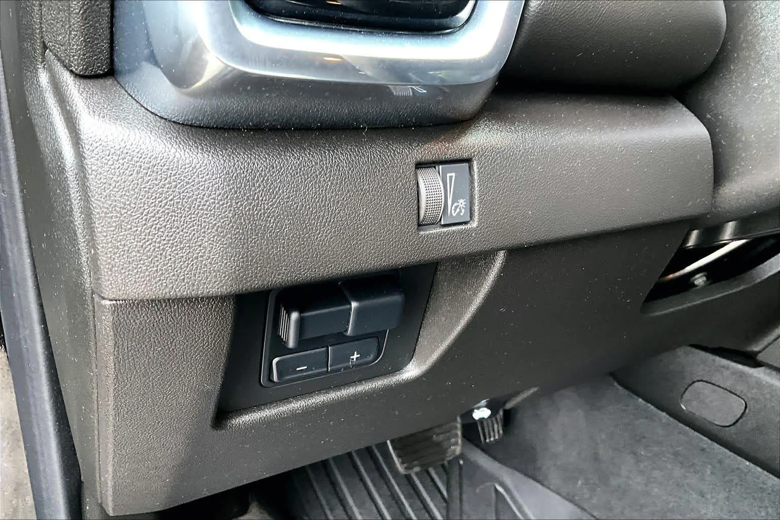 Used 2024 Onyx Black GMC 4WD Elevation image 32