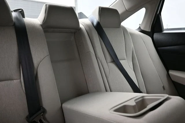 Used 2025 White Honda SE image 15