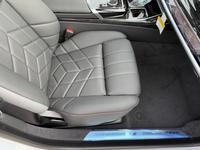 New 2025 Brooklyn Grey Metallic BMW 750e xDrive image 21