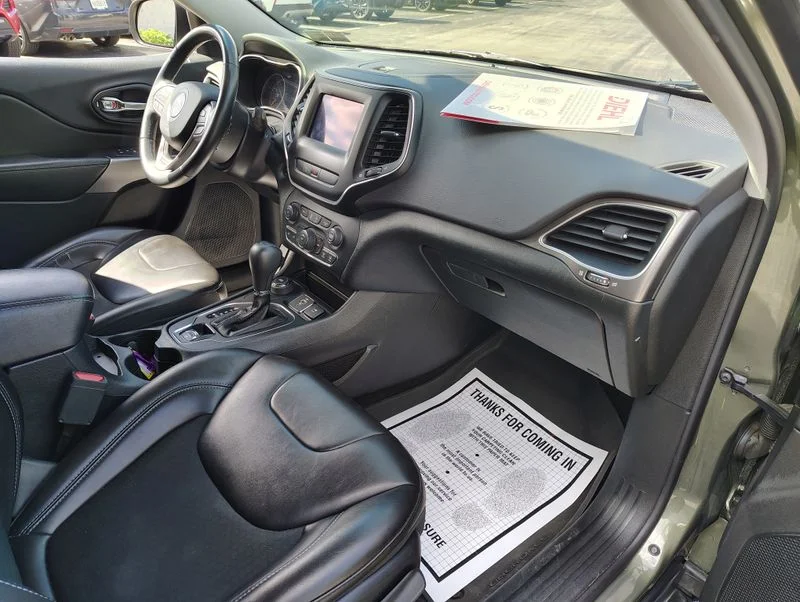Used 2019 Green Jeep Latitude Plus image 18