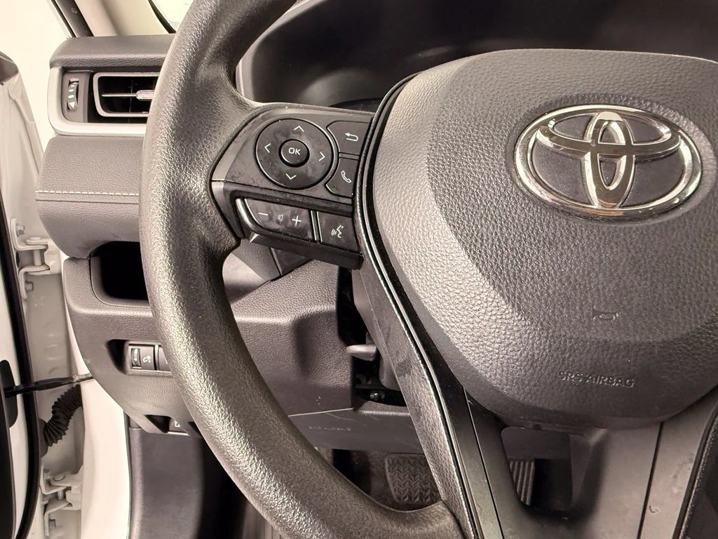Used 2025 White Toyota XLE image 21