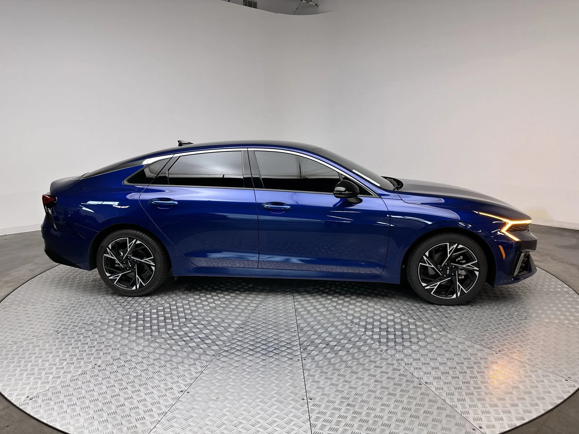 Used 2025 Yacht Blue Kia GT-Line image 10
