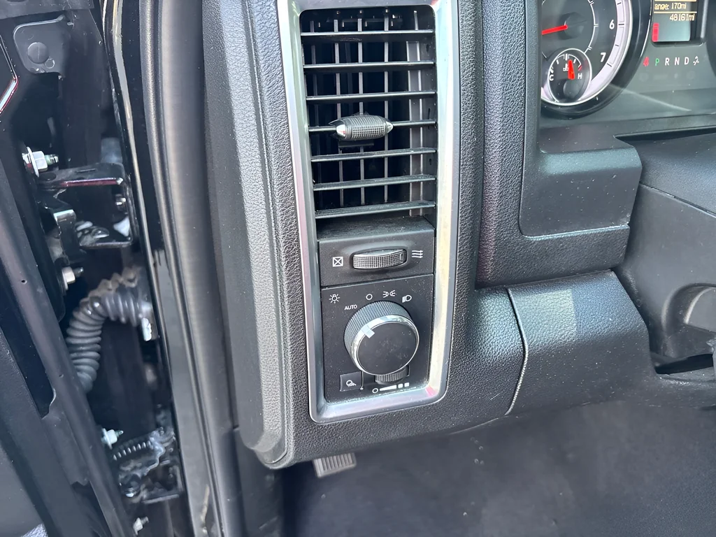 Used 2024 Diamond Black Ram SLT image 26