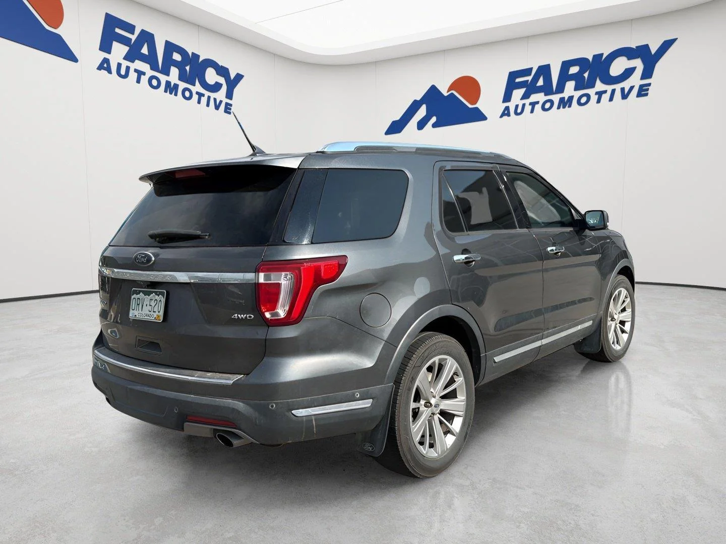 Used 2019  Ford Limited image 3