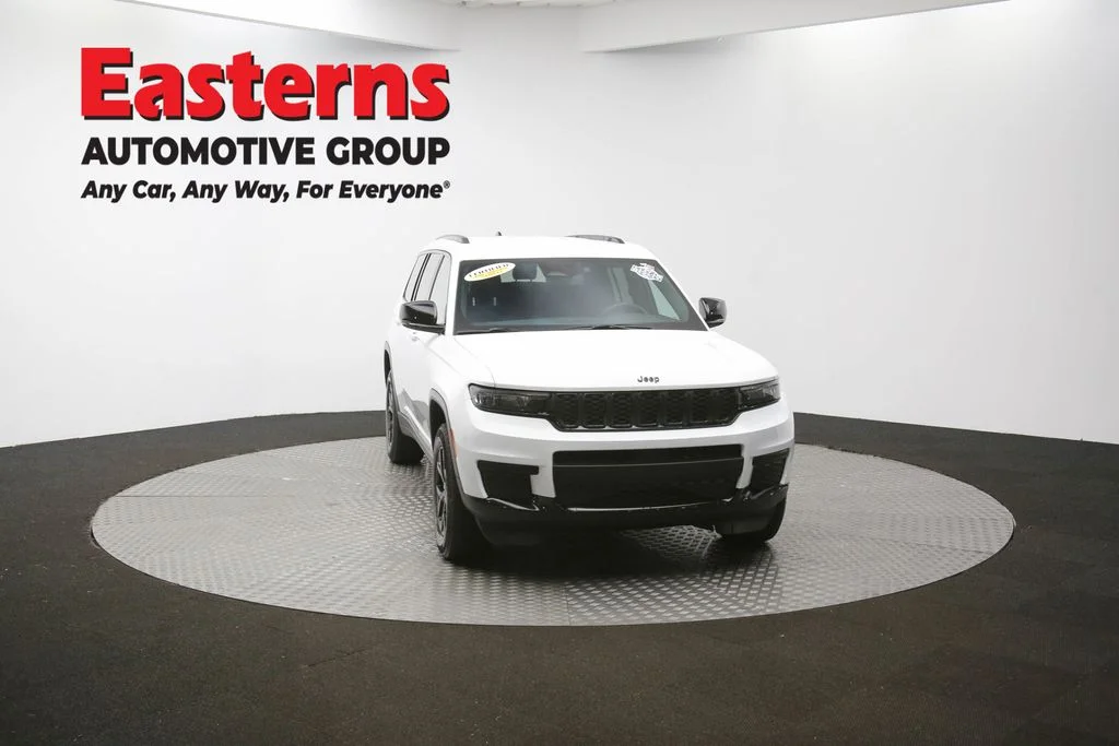 Used 2024 White Jeep Altitude image 54