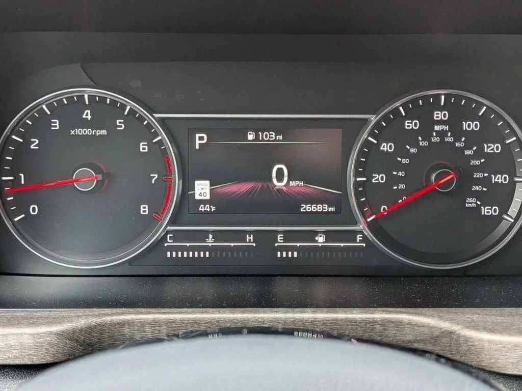 Used 2023 Black Kia X-Line S image 17