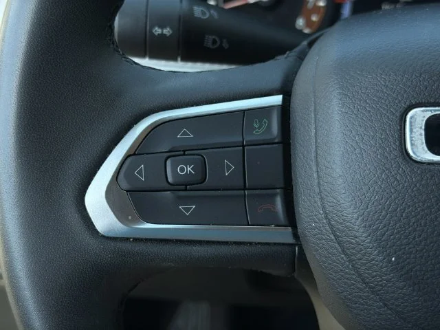 Used 2024  Jeep Limited image 14