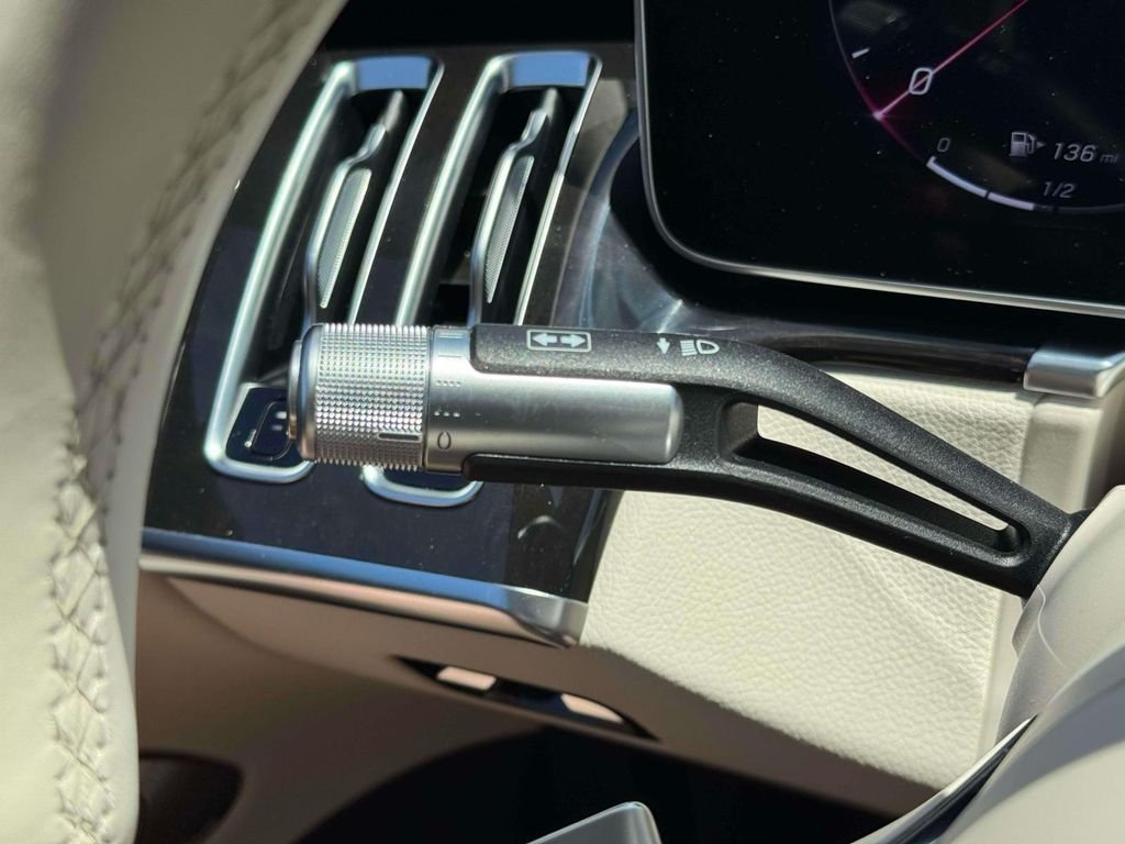 Used 2022 Black Mercedes-Benz S 500 image 23