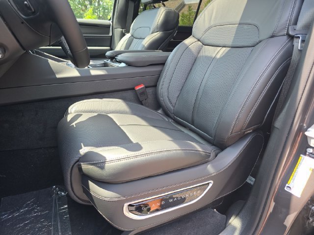 New 2026 Baltic-Gray Metallic Clear-Coat Exterior Paint Jeep Summit Obsidian image 6
