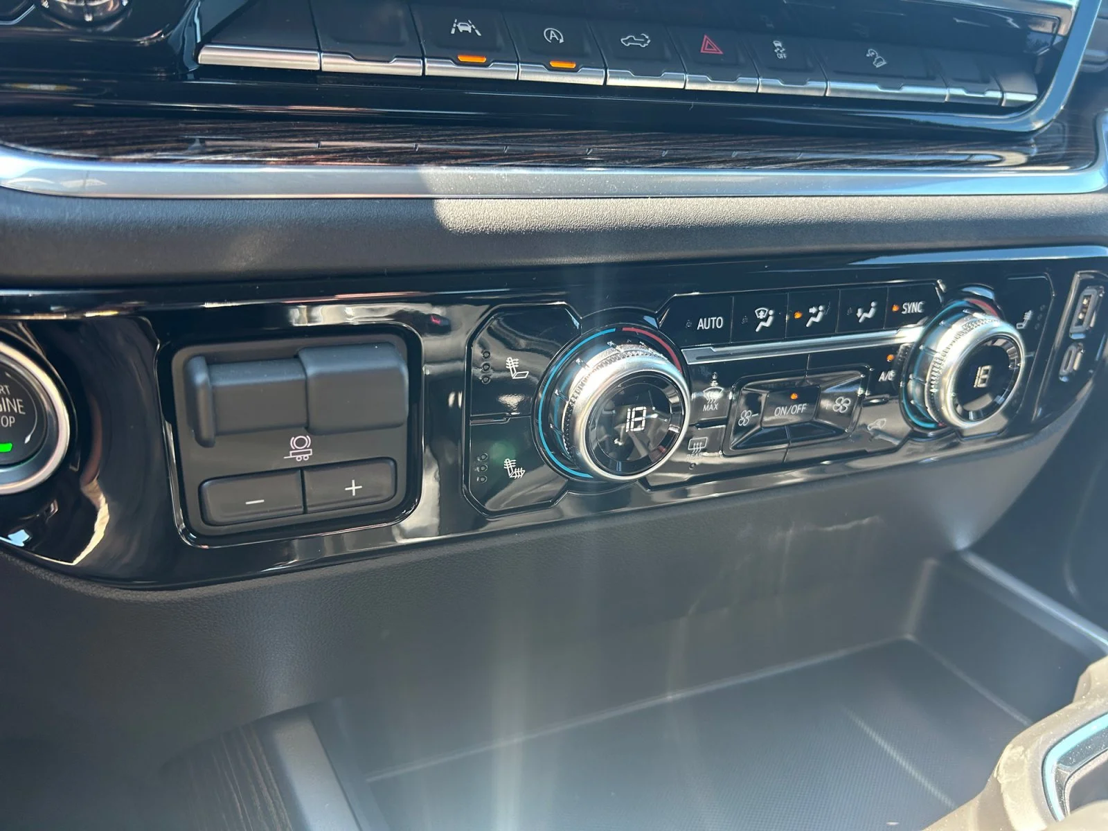 New 2026 Sterling Metallic GMC Elevation image 19