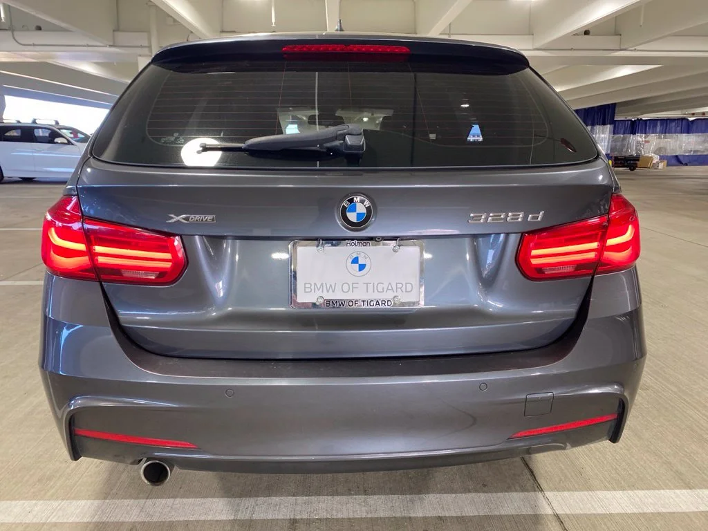 Used 2017  BMW 328d xDrive image 4