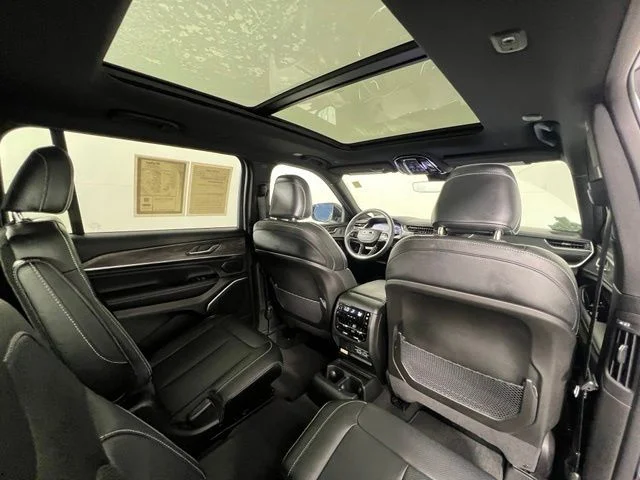 Used 2023 White Jeep Overland image 43