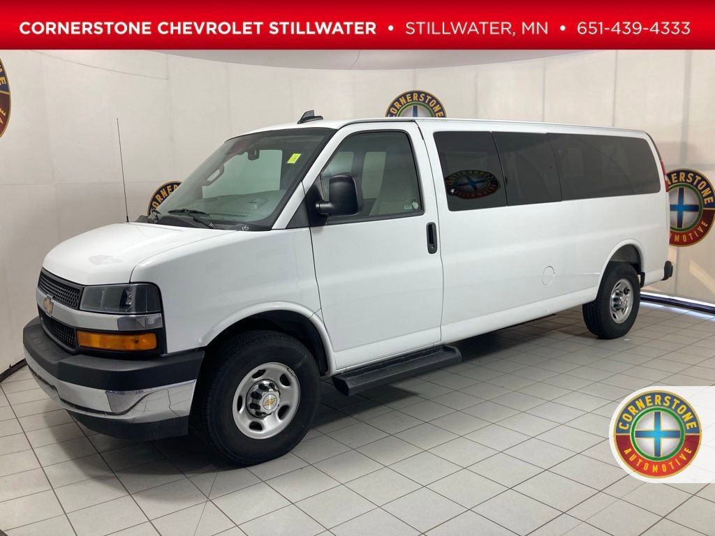 2025 Chevrolet Express 3500 LT Extended's photo