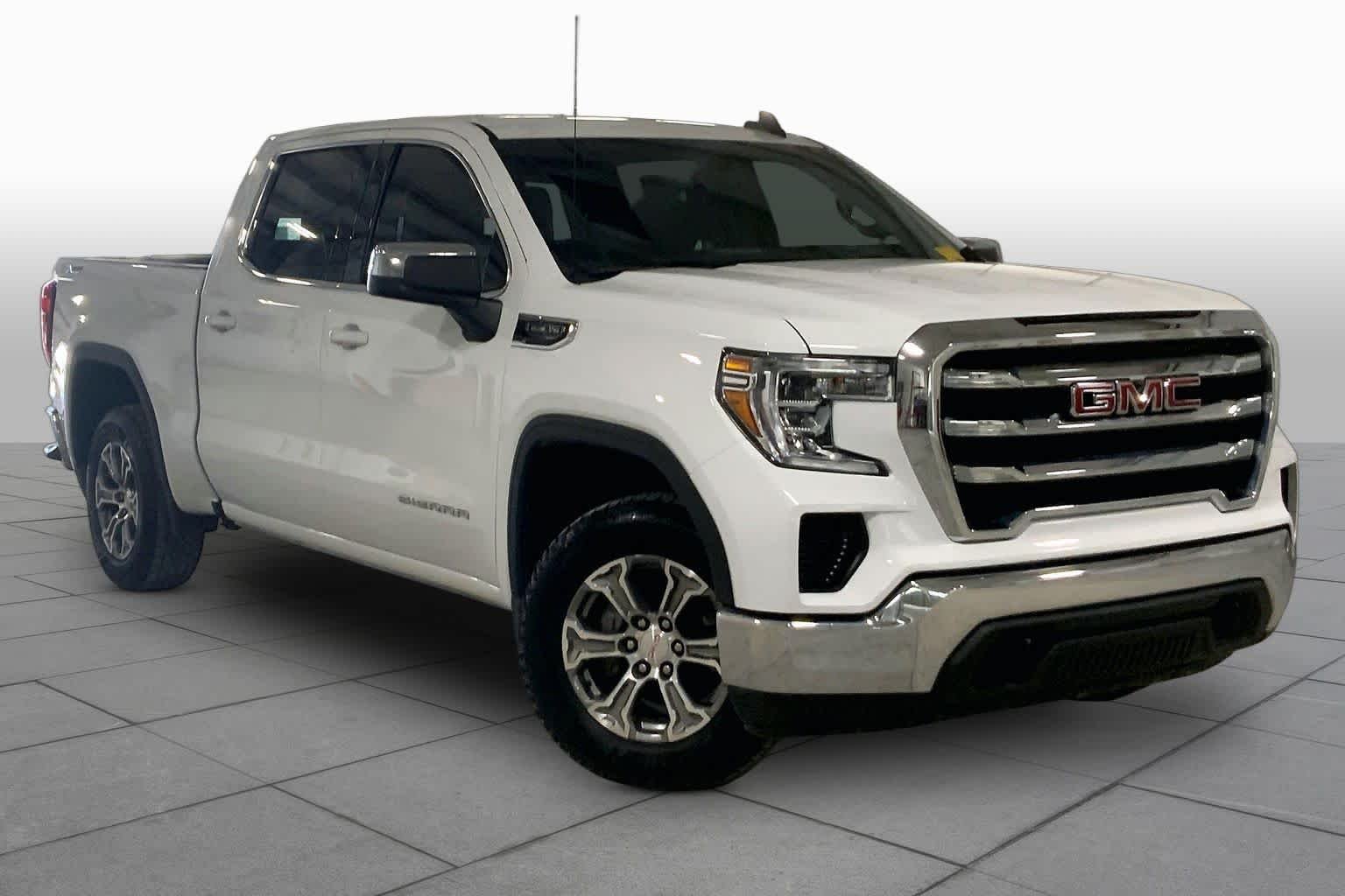 Used 2021 Summit White GMC SLE image 3