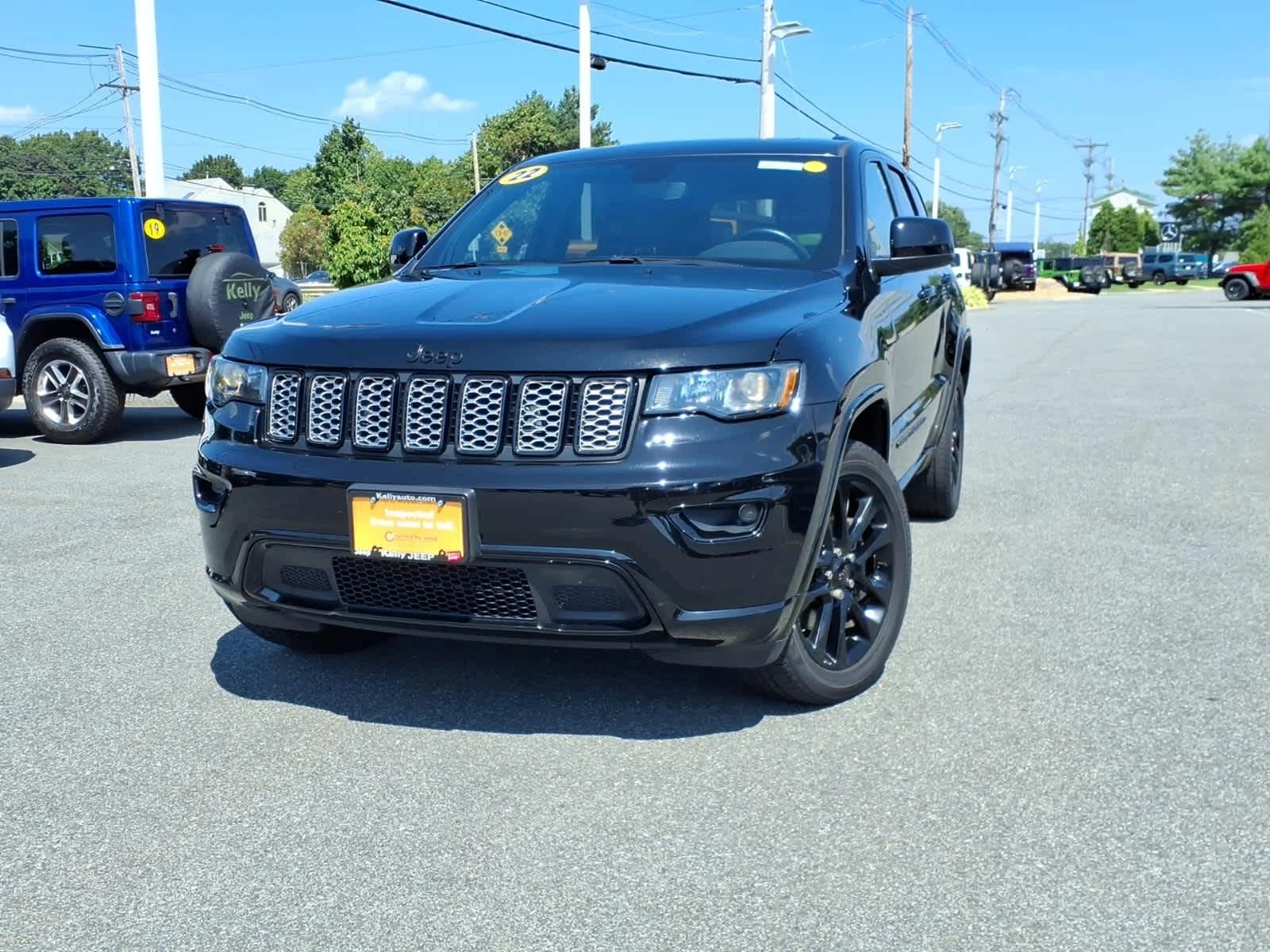 Certified Used 2022 Diamond Black Crystal P/C Jeep Laredo X image 2