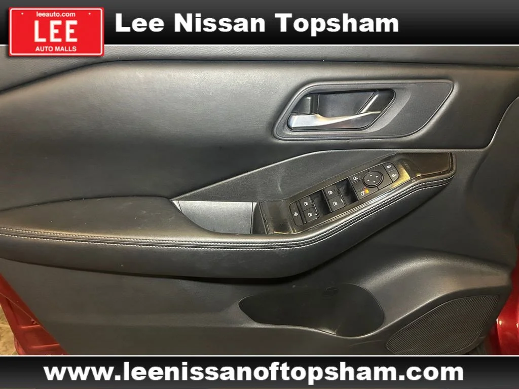 Used 2025 Scarlet Ember Tintcoat Nissan SV image 21