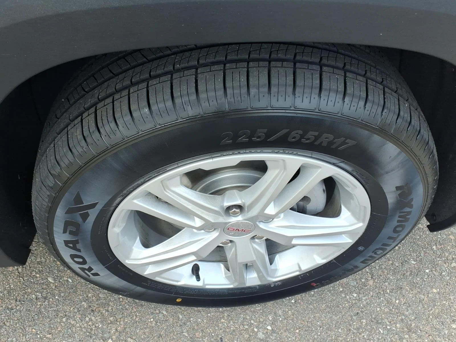 Used 2024 Downpour Metallic GMC SLE image 10