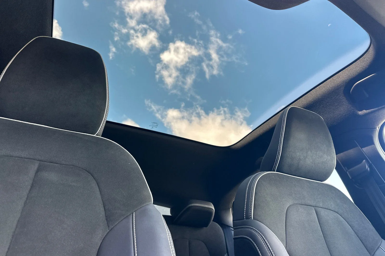Certified Used 2023 Crystal White Volvo Ultimate image 20
