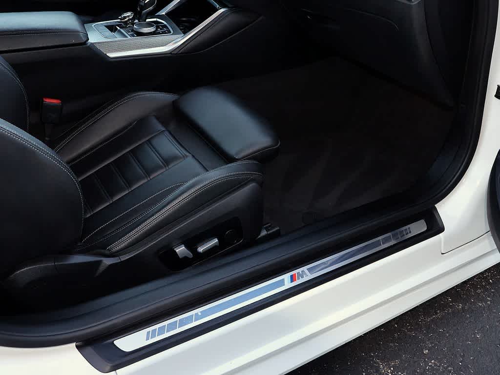 Used 2021 Alpine White BMW M440i image 31