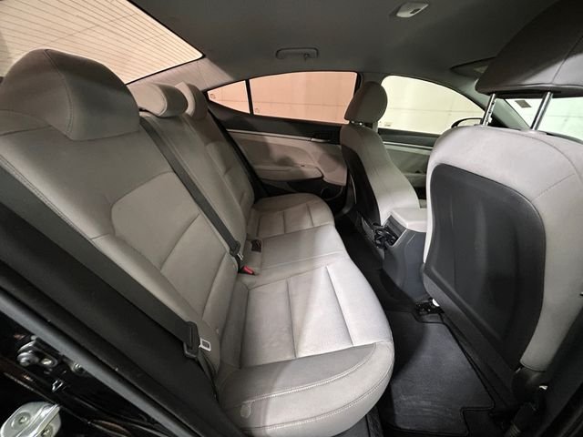 Used 2017 Black Hyundai SE image 17