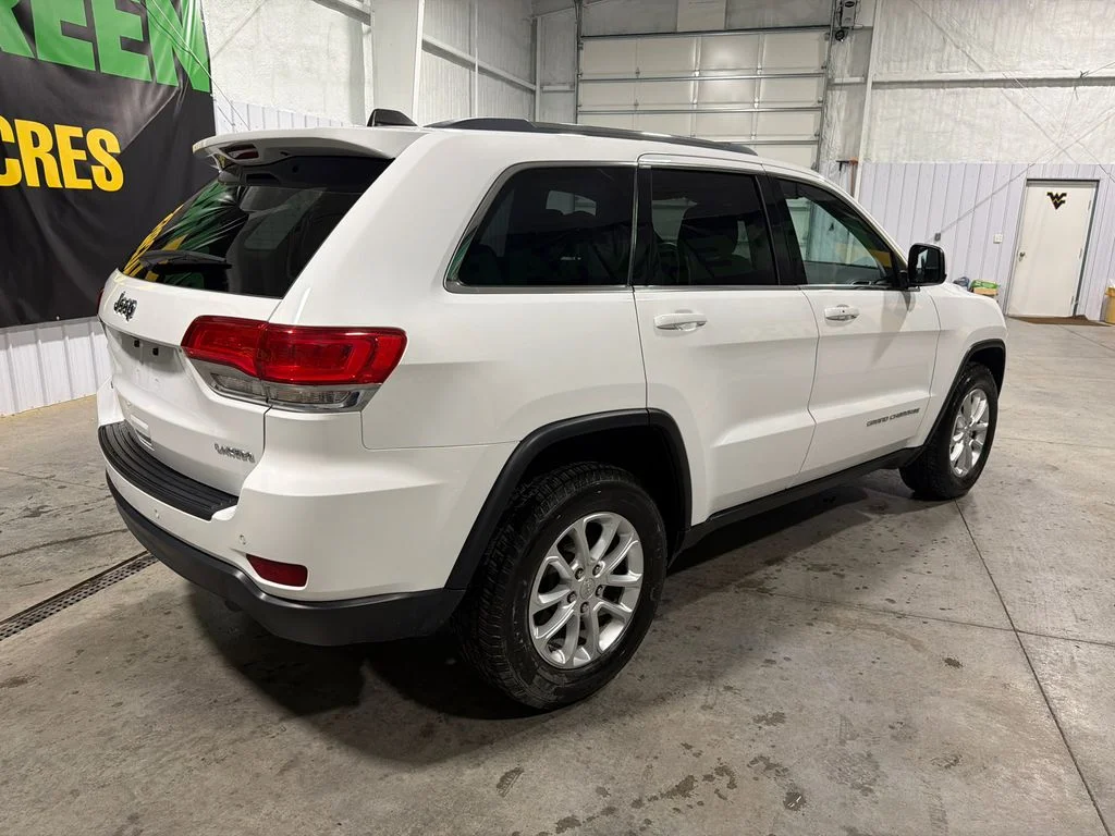 Used 2015 Bright White Clearcoat Jeep Laredo image 6