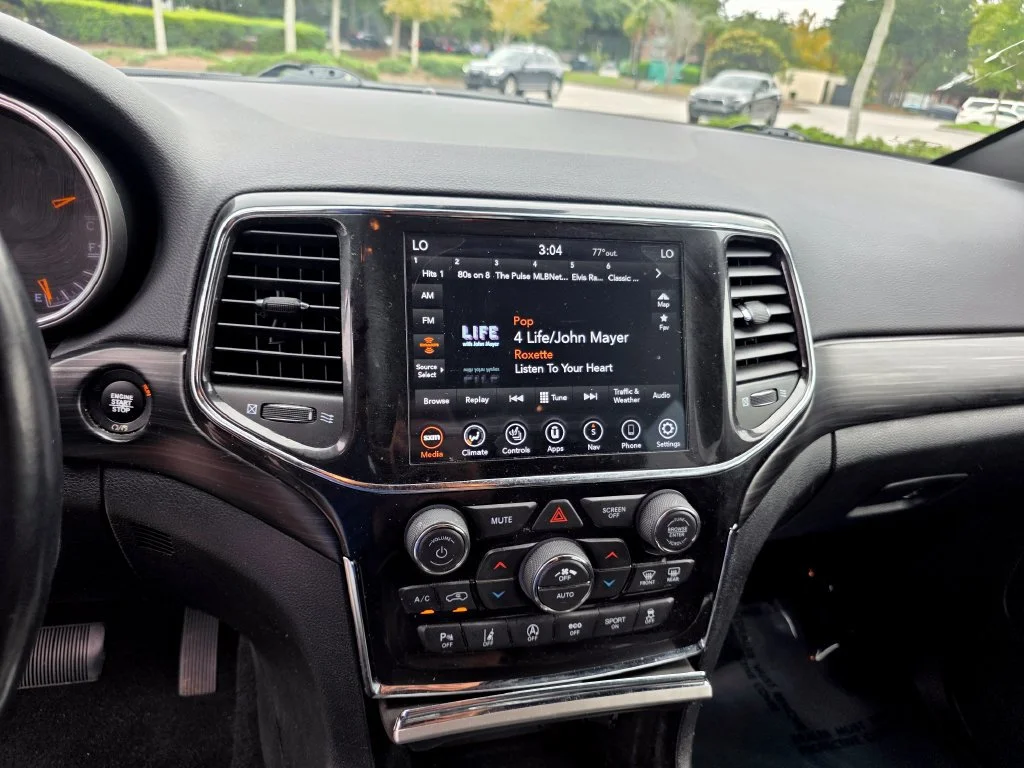 Used 2021  Jeep Laredo X image 16