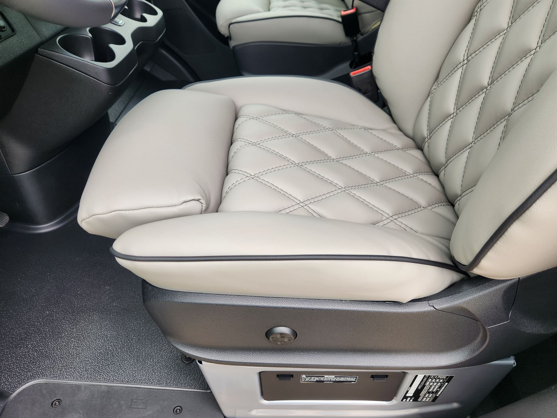 Used 2025 High-tech silver metallic Mercedes-Benz Passenger 144 WB image 19