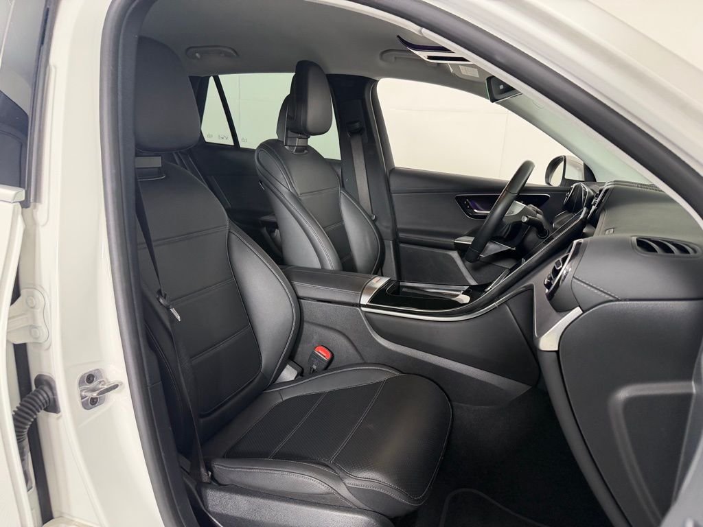 Used 2024 Polar White Mercedes-Benz GLC 300 image 29