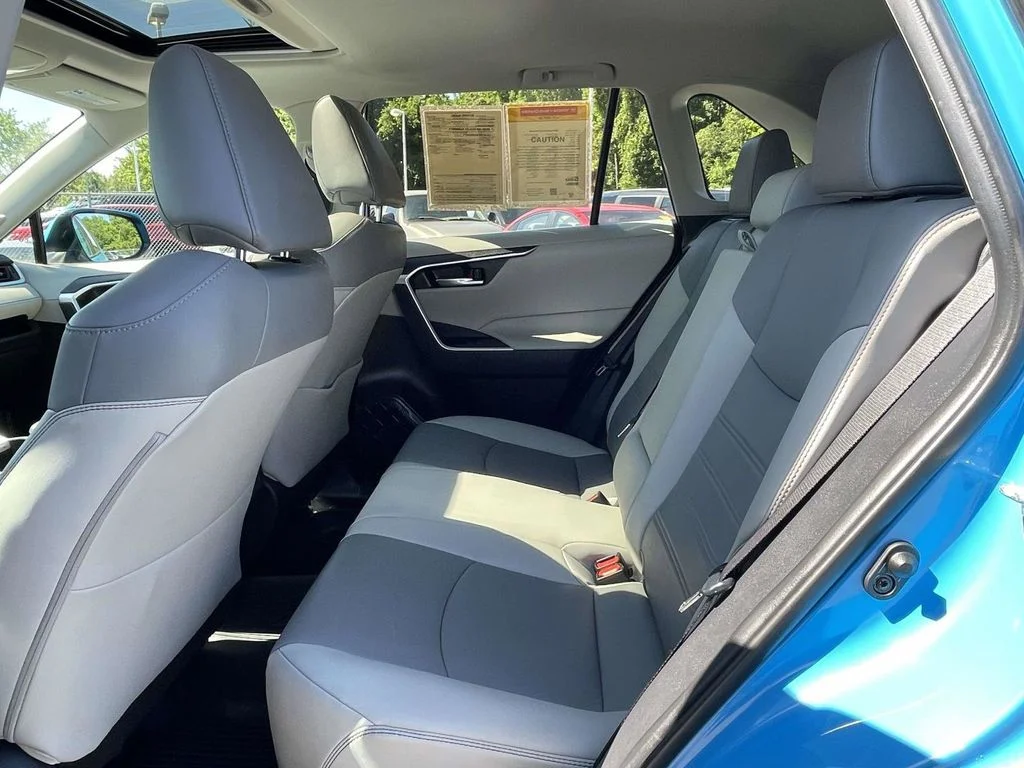 Used 2021 Blue Toyota XLE Premium image 13