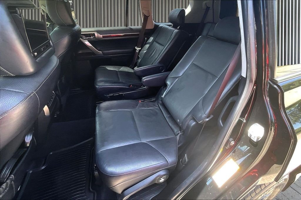Used 2017 Black Lexus 460 image 28