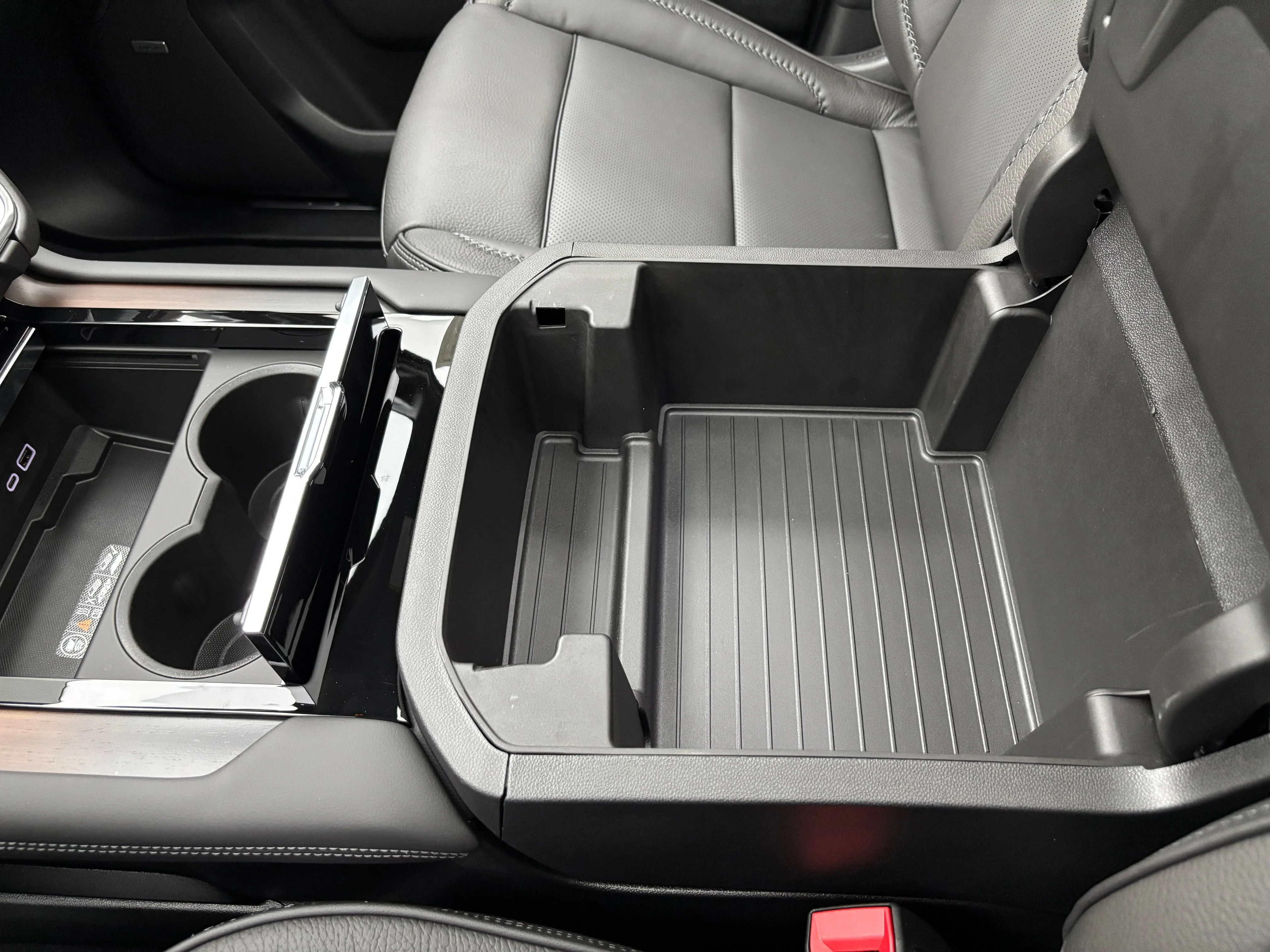 2026 GMC Yukon XL Denali - Photo 37