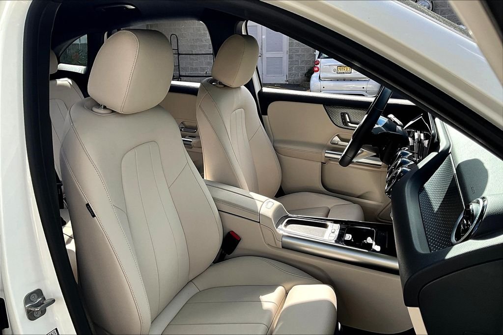 Certified Used 2025 White Mercedes-Benz GLA 250 image 7