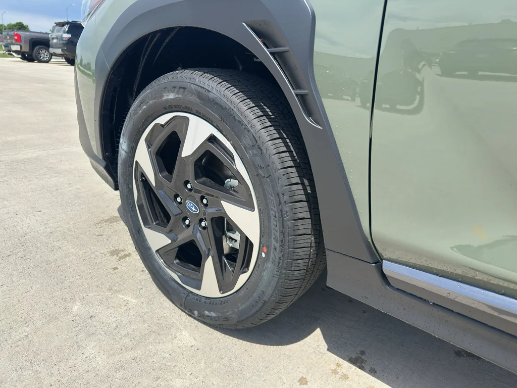 New 2026 ALPINE GREEN Subaru Limited image 9