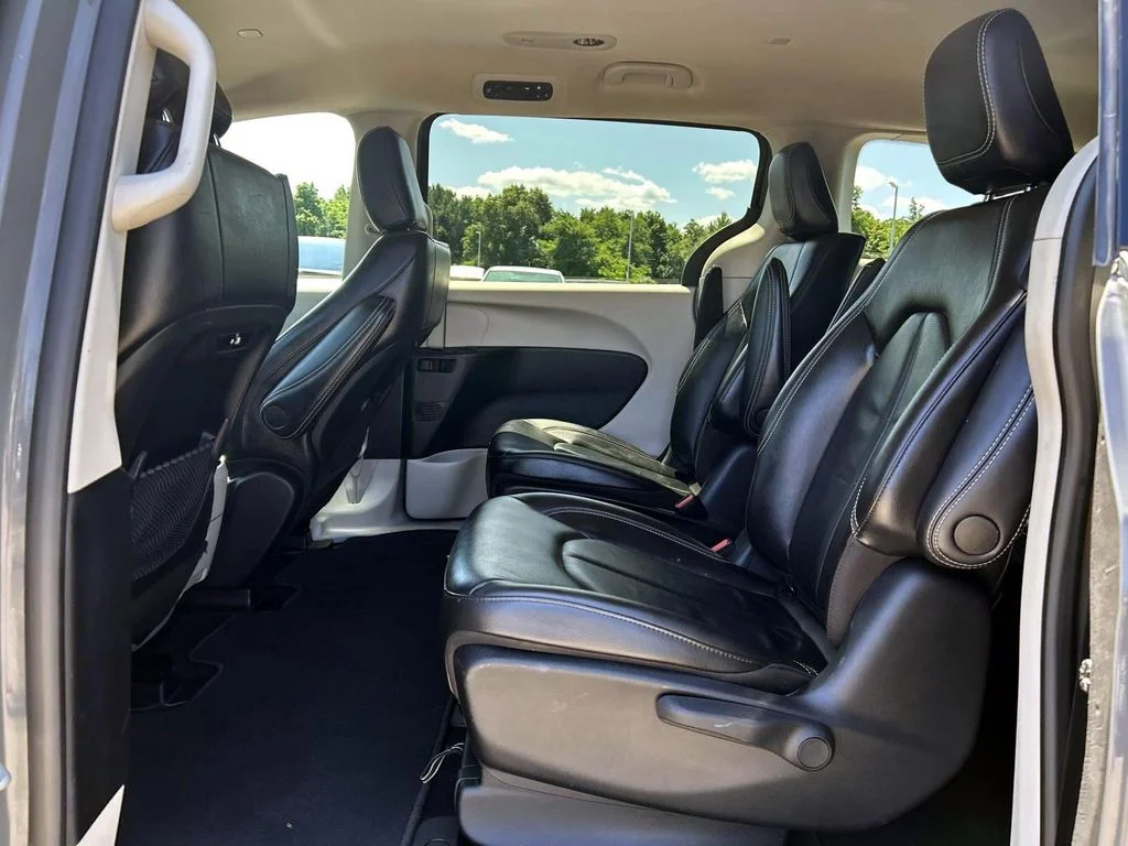 Used 2022 White Chrysler Touring L image 16