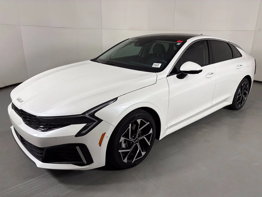Used 2025 White Kia EX image 4
