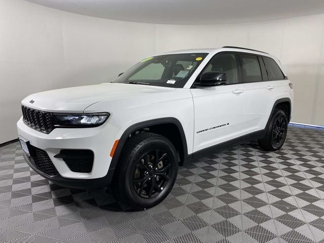 Used 2025 White Jeep Altitude X image 4