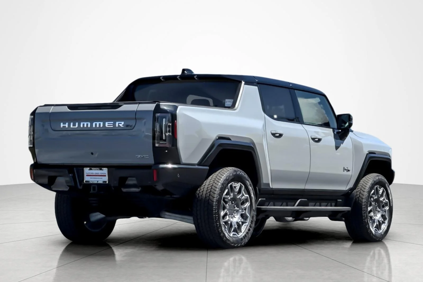 Used 2026 METEORITE METALLIC GMC 3X image 5