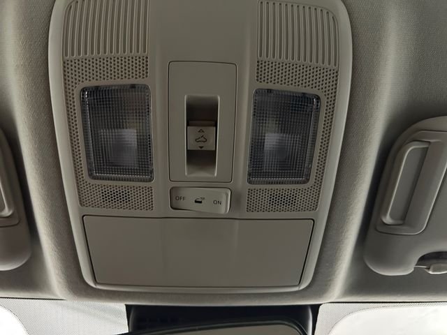 Used 2018 White Mazda Grand Touring image 29