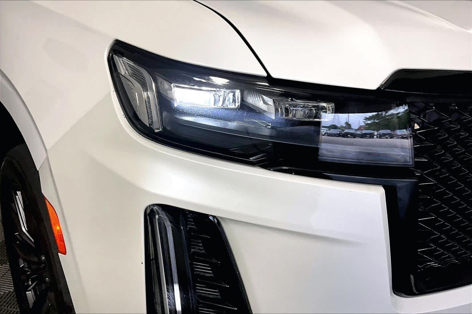 Used 2024 Crystal White Tricoat Cadillac AWD V-Series image 27