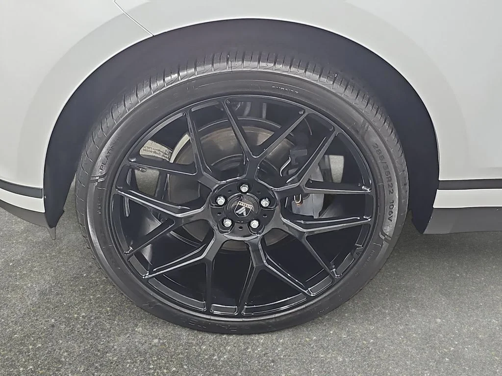 Used 2018 White Land Rover S image 34