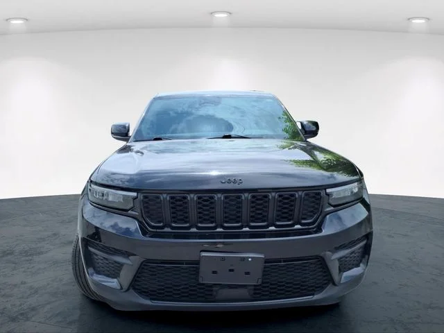 Used 2025 Black Jeep Altitude image 4