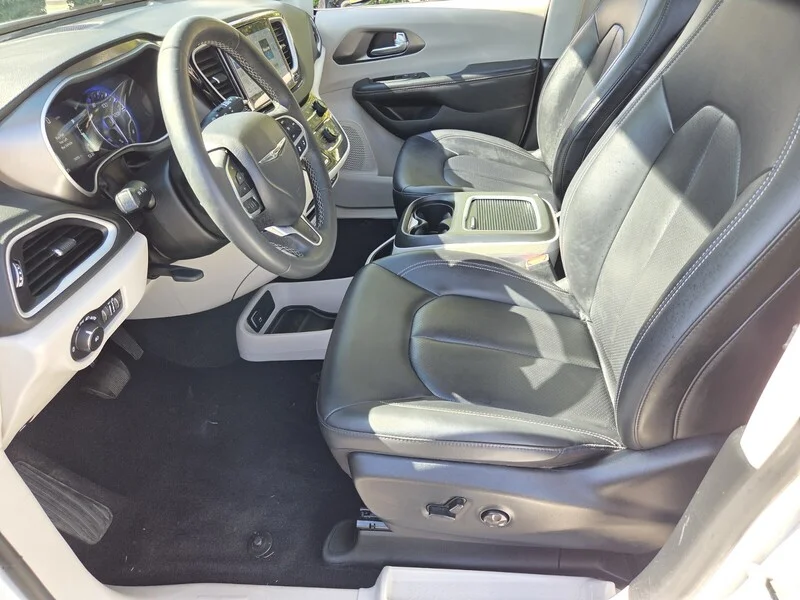 Used 2024 Bright White Clearcoat CHRYSLER TOURING L image 9