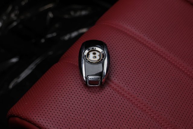 Used 2019 Black Crystal over Cricket Ball Bentley V8 image 88