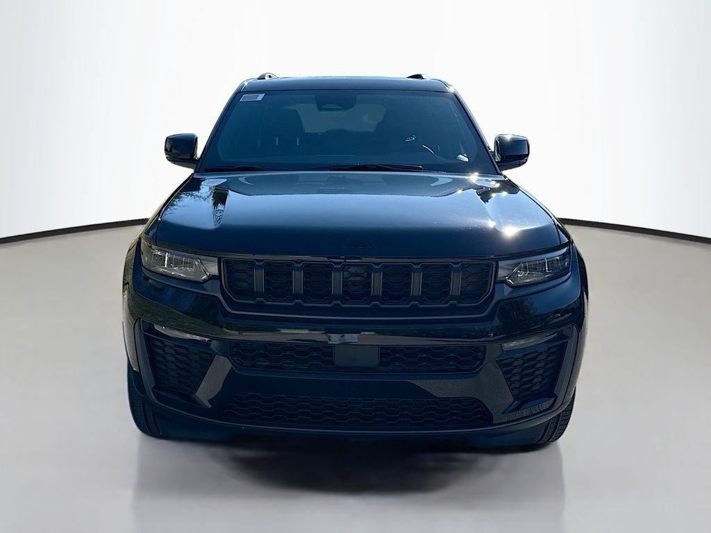 New 2026 Diamond Black Crystal Pearl-Coat Exterior Paint Jeep Limited image 2