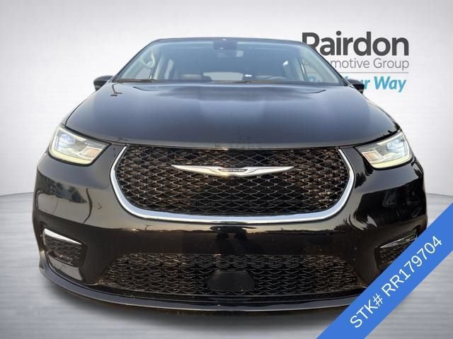 Used 2024 Diamond Black Crystal Pearlcoat Chrysler Touring L image 2
