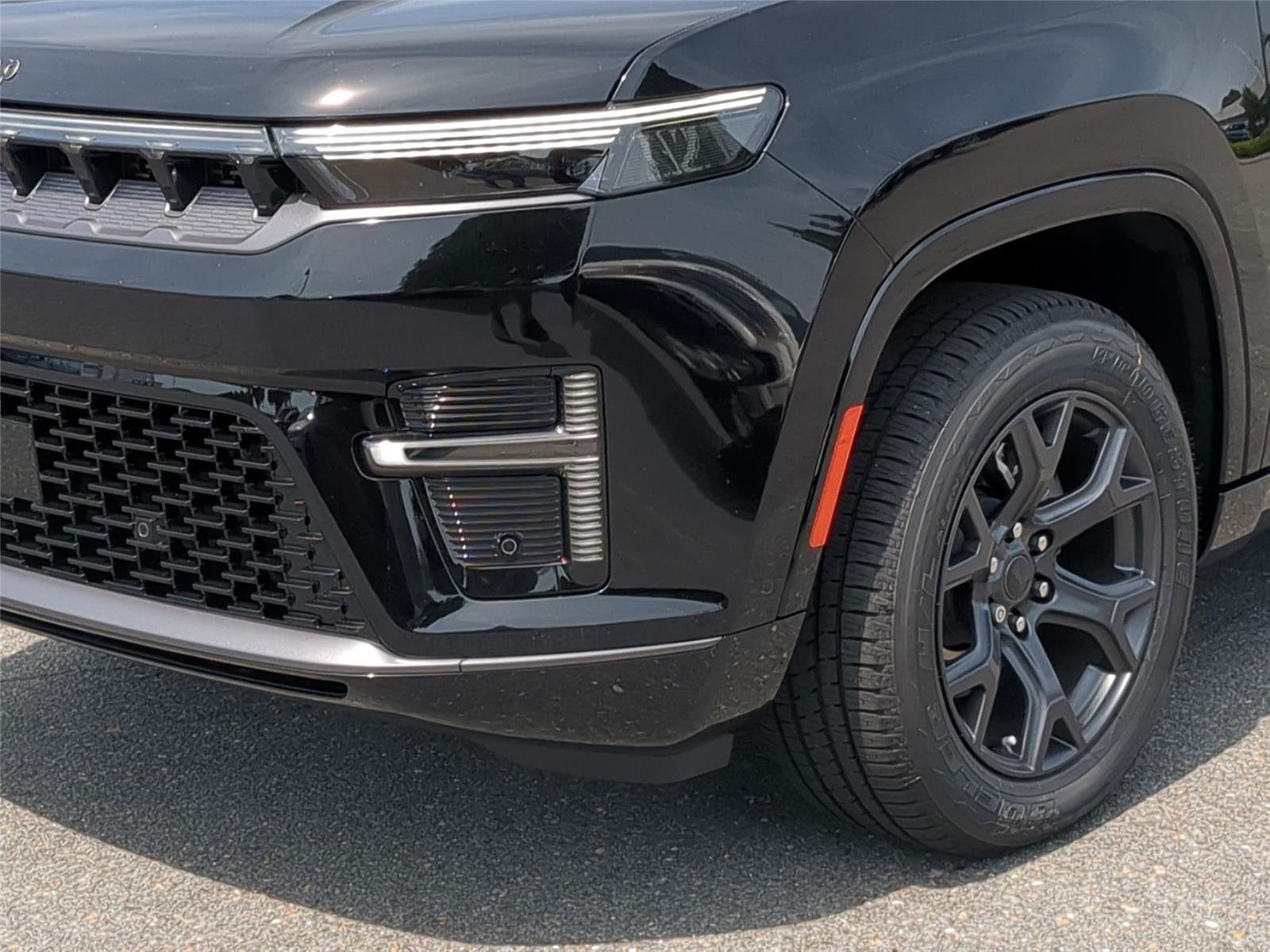 New 2026 High Gloss Black Exterior Paint Jeep Limited Altitude image 9