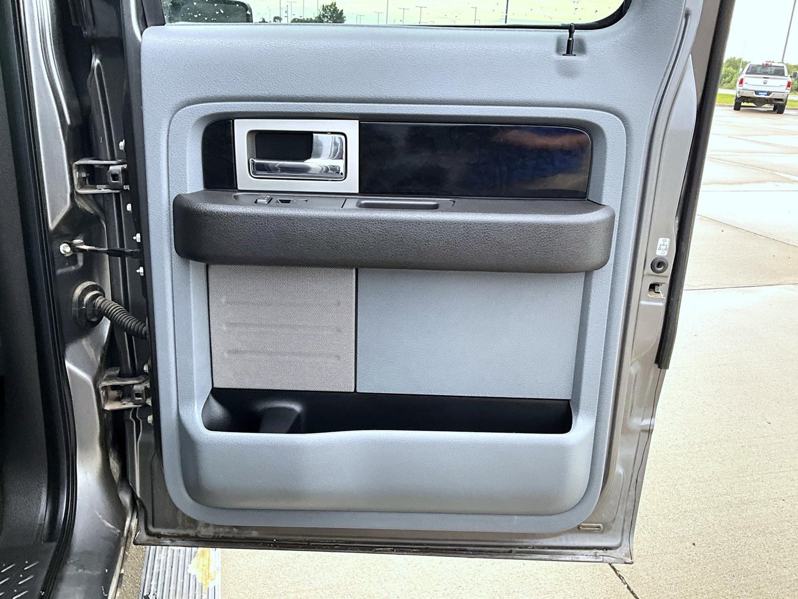 Used 2011 Gray Ford Platinum image 18