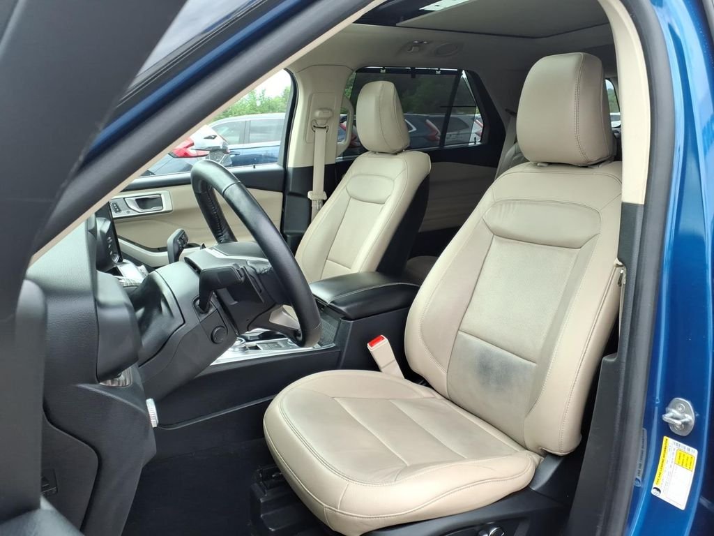 Used 2020 Blue Metallic Ford Limited image 3