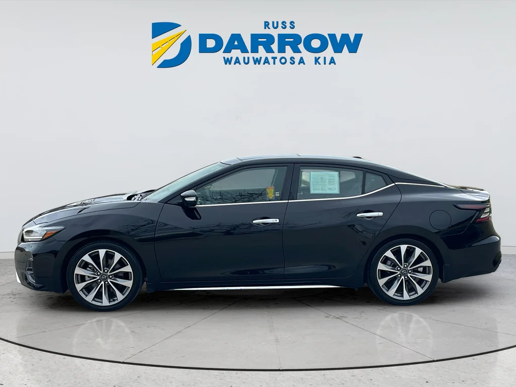 Used 2023 Black Nissan Platinum image 2